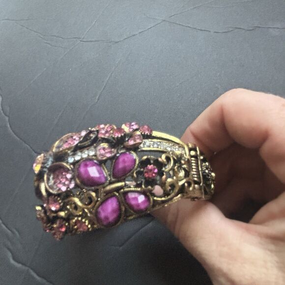 due to PoshM's policies cannot take down a listing within two months been bought - Picture 7 of 16